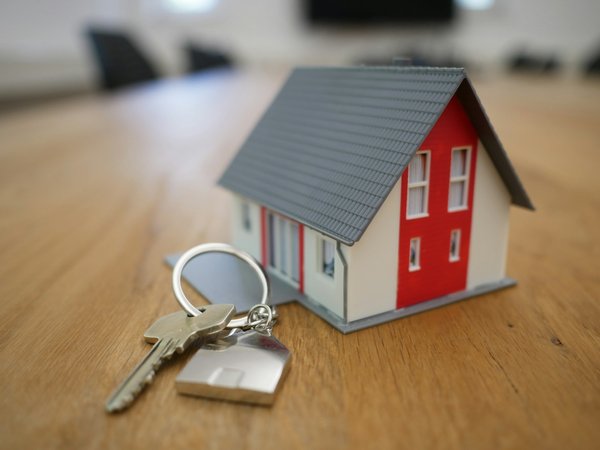 What are the different types of property deeds available and their benefits in Bristol?